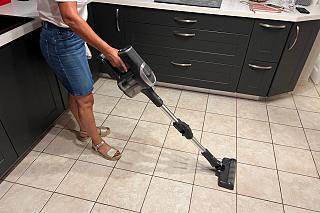 Test JV9 Pro Aqua, le nouvel aspirateur balai brosse (...)