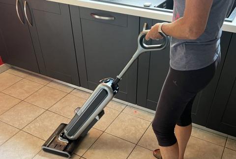 Test UWANT X100, un balai laveur double brosse sans fil efficace