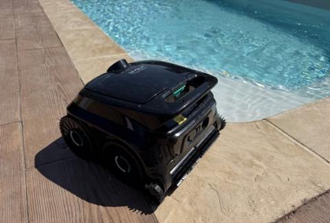 Test du WYBOT B1, un robot de piscine sans fil qui va à l'essentiel
