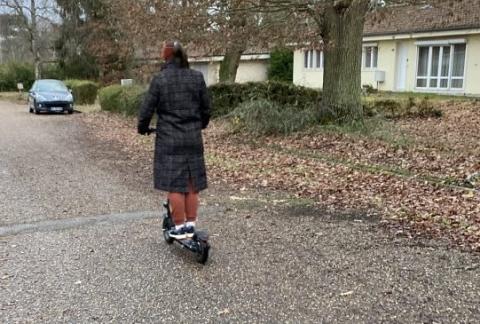 La Trottinette Electrique Eleglide S1 Plus en test, 30 km minimum d'autonomie, une des meilleures de 2022 