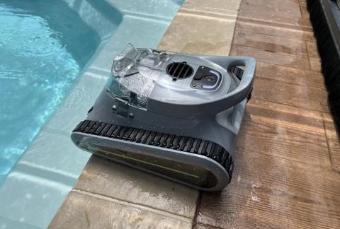Test Seauto Crab, un Aspirateur Robot piscine sans fil sols et parois efficace