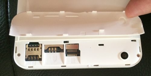 Deux ports SIM et un port microSD
