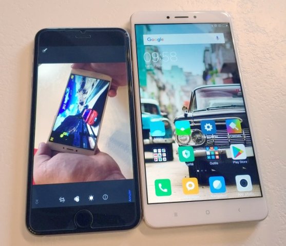 Un iPhone 6 plus à droite