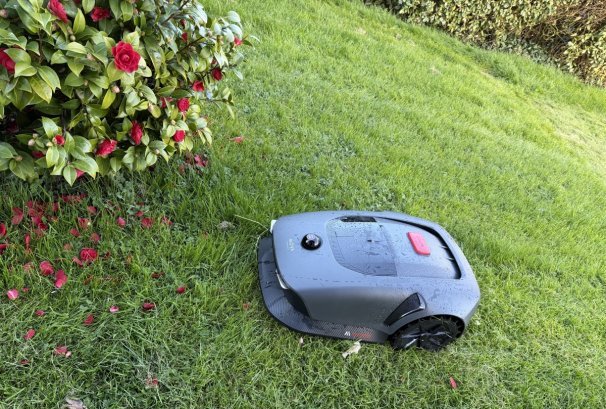 Test Mova 600, une tondeuse robot LIDAR qui surclasse les GPS/RTK sur terrains 500 m2