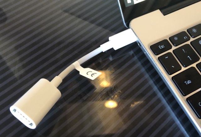 Le câble USB-C vers USB-A de la version import