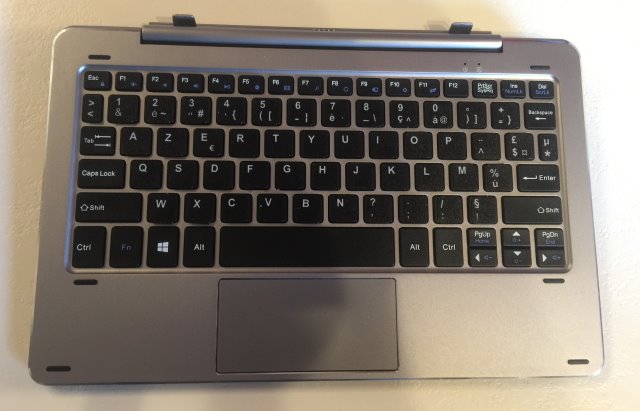  Chuwi HIbook, le clavier ici modifié en AZERTY