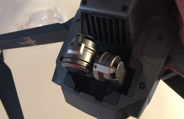 La caméra est stabilisée sur 3 axes