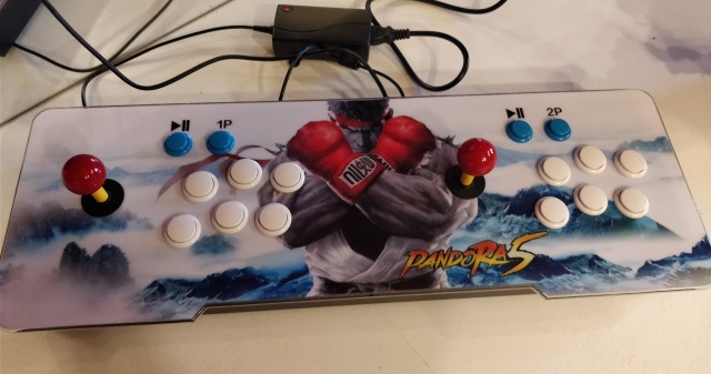 Une manette ? Non une borne d'arcade !