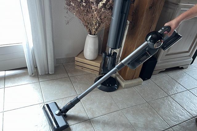 Test aspirateur balai JIGOO V700 avec station d'auto (...)