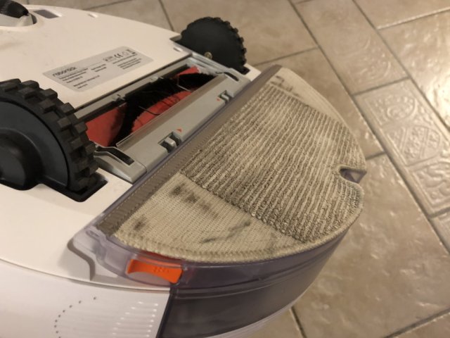 Pour l'activation du mode lavage, le bloc serpillière doit être inséré