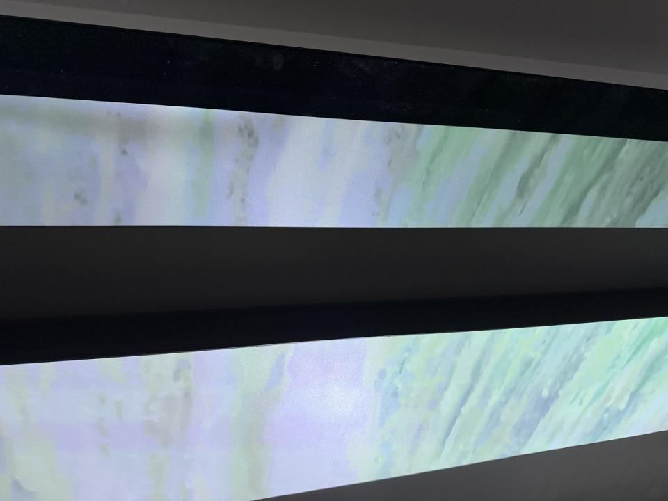 En haut mon écran gris, en bas le Nothing Projector qui restitue plus de lumière