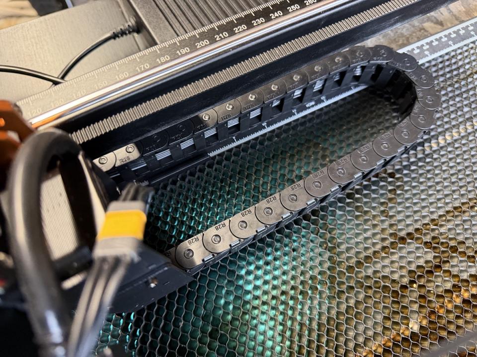 Des chaînes pour les câbles