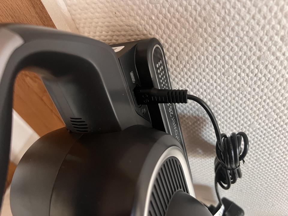 La charge se fait en direct sur la batterie