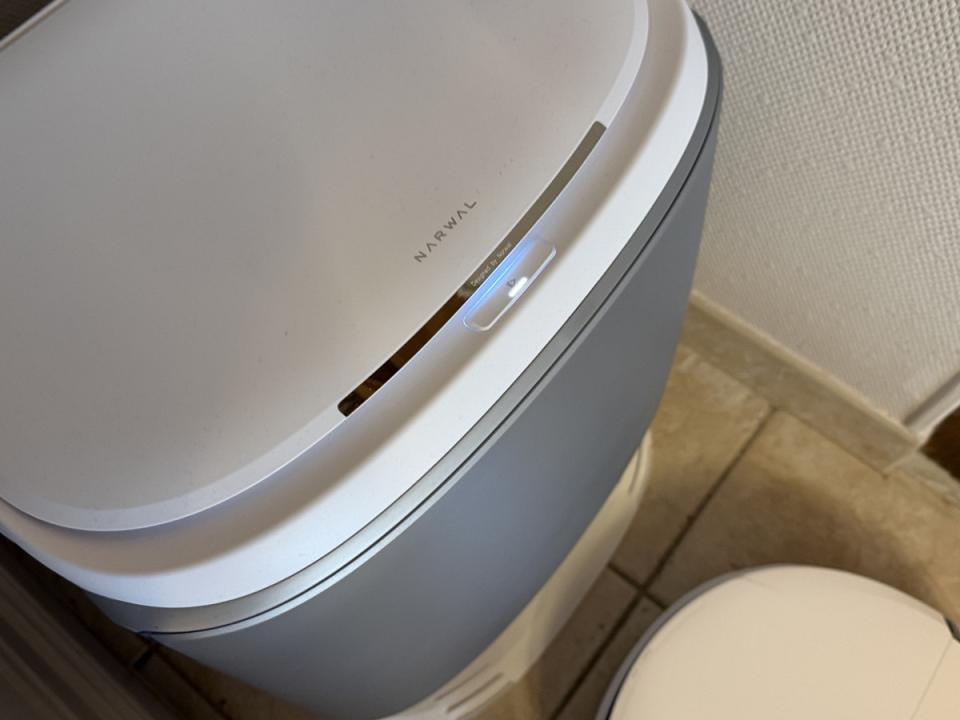 Au dessus de la base est présent un bouton démarrage