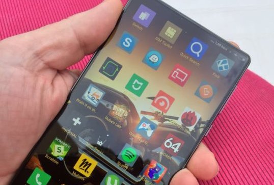 Test du Xiaomi MI MIX, le smartphone premium 6,4 '' sans bord du géant chinois 