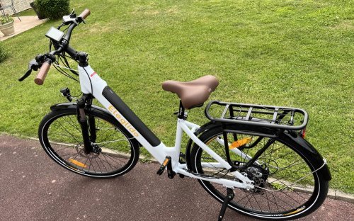Le très beau vélo électrique ELEGLIDE T1 step thru à (...) à la une