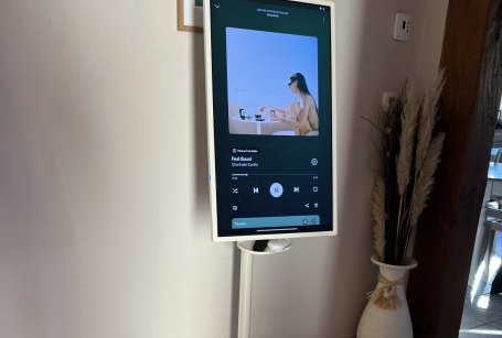 Test KTC A32Q7 Pro, un écran TV 4K/ Tablette 32 pouces sur batterie plein de ressources