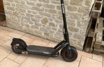 Logo NAVEE N65 en test, la trottinette des routes de campagne (…)