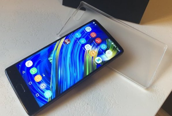 Test Smartphone HOMTOM S9 Plus, écran 18:9 6 pouces low-cost
