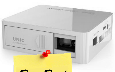 Nouveau mini projecteur à batterie Unic UC50 à 105€ en vert