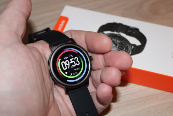 Test Xiaomi Mibro Air, une smartwatch sympathique au système encore jeune
