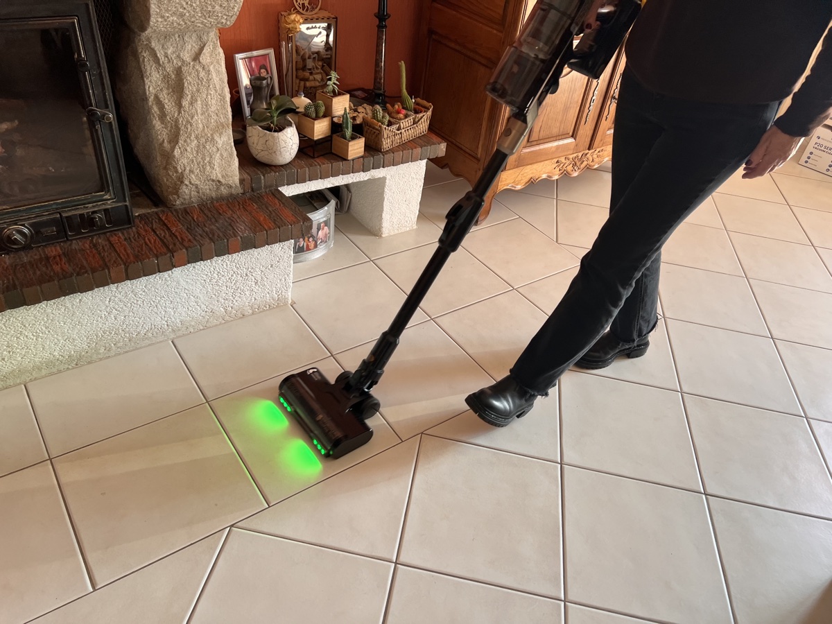 Bon plan aspirateur balai Proscenic P20 OnePass : puissant, tube coudé, lavant et à prix mini (129€)