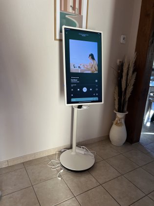 Test KTC A32Q7 Pro, un écran TV 4K/ Tablette 32 pouces sur batterie plein de ressources
