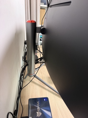 Un pied idéal pour gagner de l'espace sur le bureau