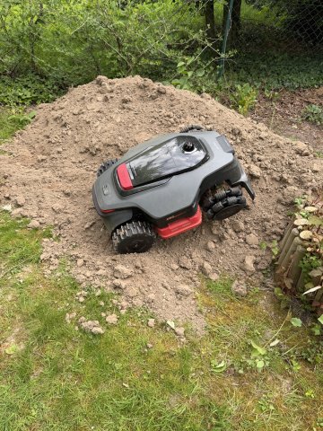 Téméraire il escalade mon tas de terre