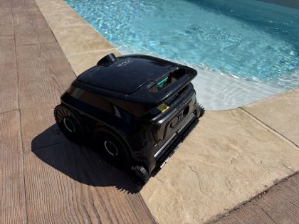 Test du WYBOT B1, un robot de piscine sans fil qui va à l'essentiel