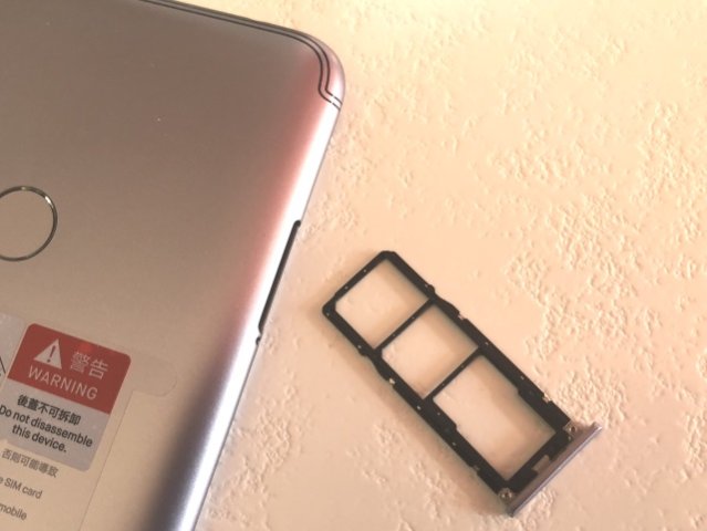 Double SIM avec emplacement carte mémoire 