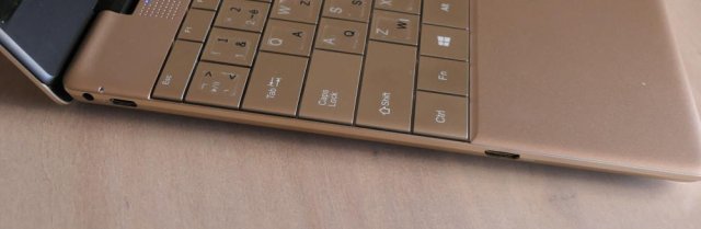 A gauche un port USB-C décevant