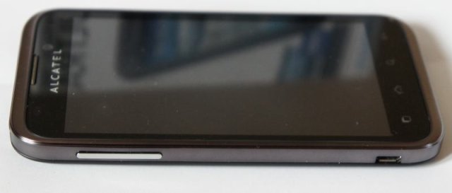 La prise USB est située sur la tranche gauche