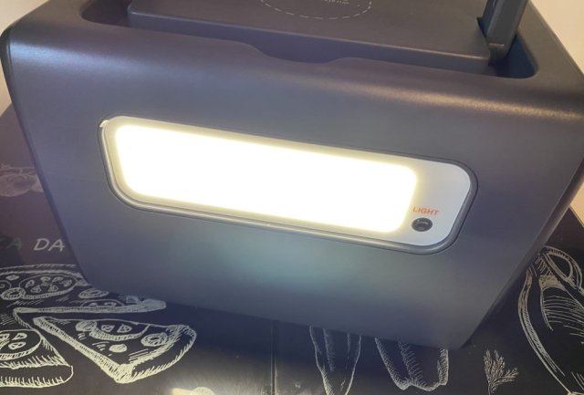 La lampe propose deux niveaux + mode SOS